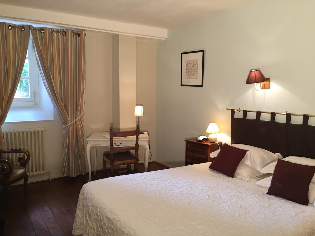 Hostellerie Des Cedres Villeneuve-de-Rivière Rum bild