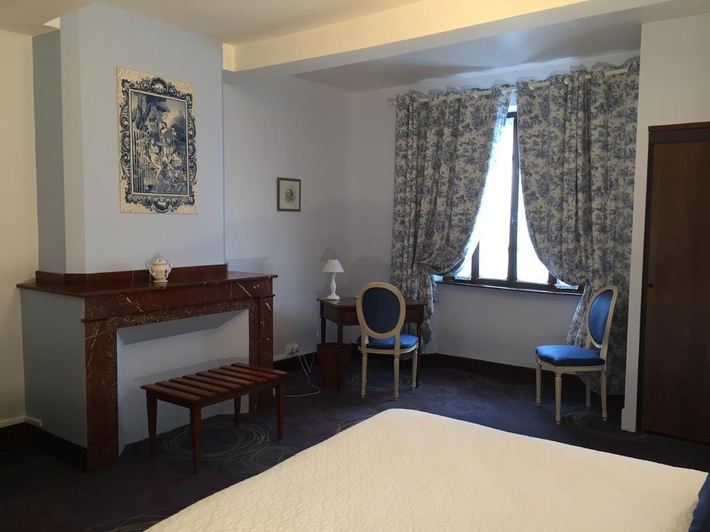 Hostellerie Des Cedres Villeneuve-de-Rivière Rum bild