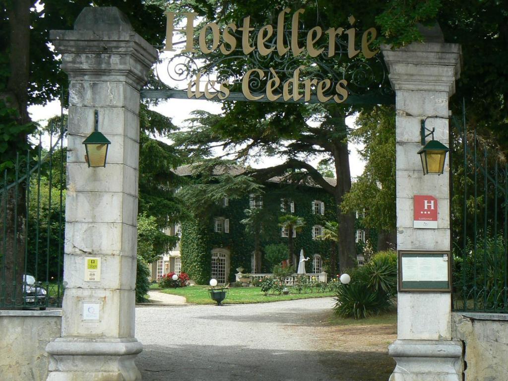 Hostellerie Des Cedres Villeneuve-de-Rivière Exteriör bild