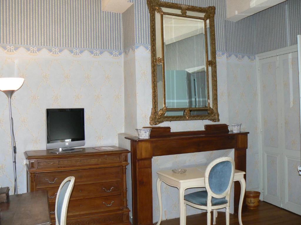 Hostellerie Des Cedres Villeneuve-de-Rivière Rum bild