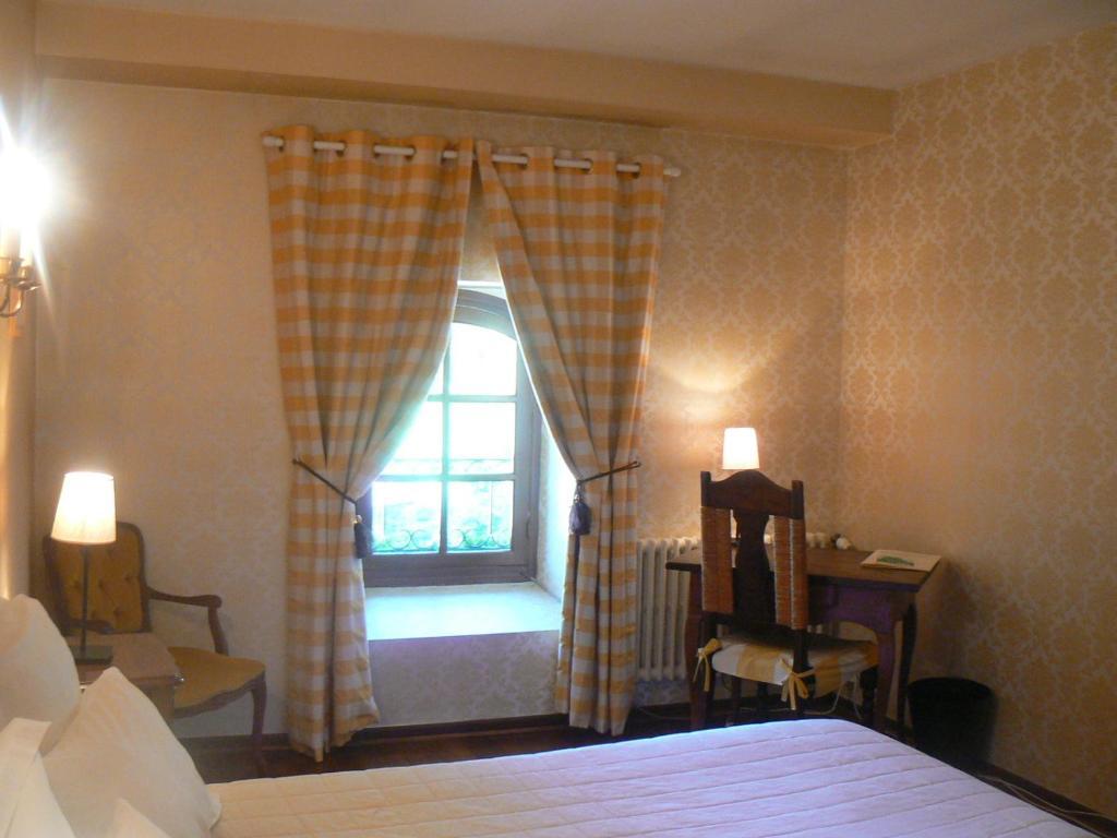 Hostellerie Des Cedres Villeneuve-de-Rivière Rum bild