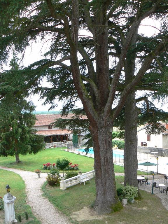 Hostellerie Des Cedres Villeneuve-de-Rivière Exteriör bild