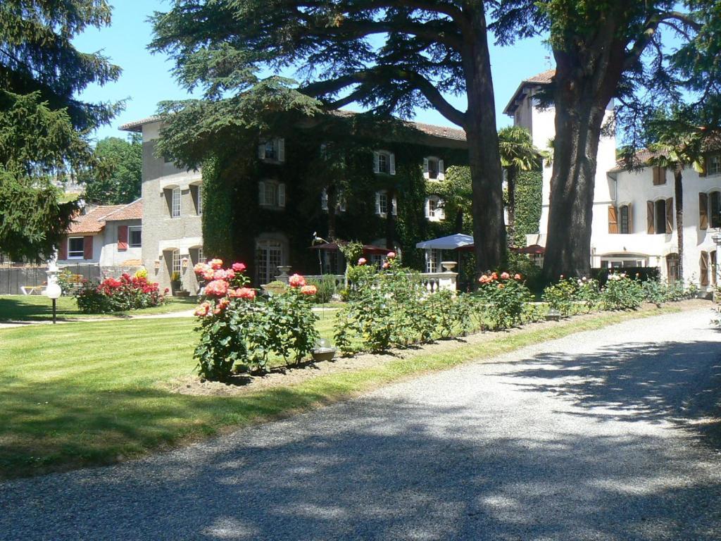 Hostellerie Des Cedres Villeneuve-de-Rivière Exteriör bild