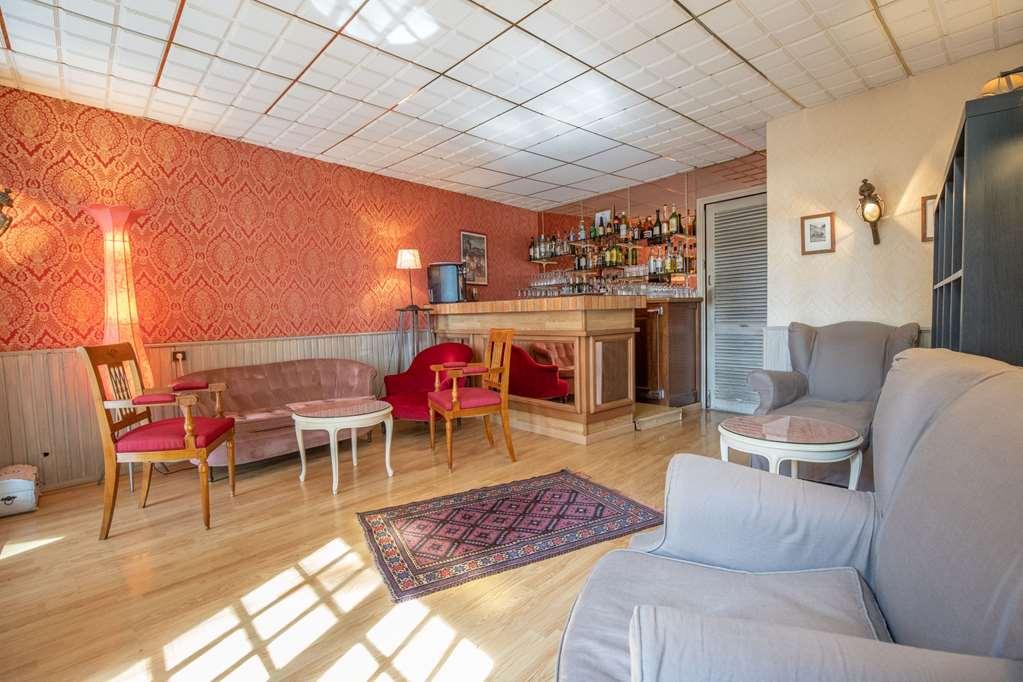 Hostellerie Des Cedres Villeneuve-de-Rivière Restaurang bild