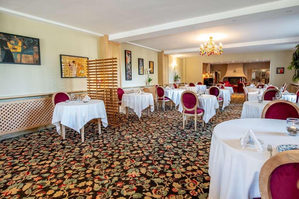 Hostellerie Des Cedres Villeneuve-de-Rivière Restaurang bild